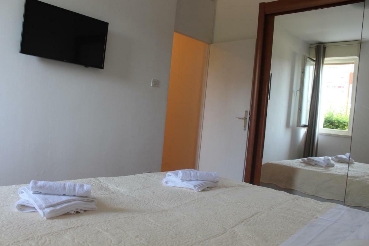 Apartment Petra Спліт Екстер'єр фото